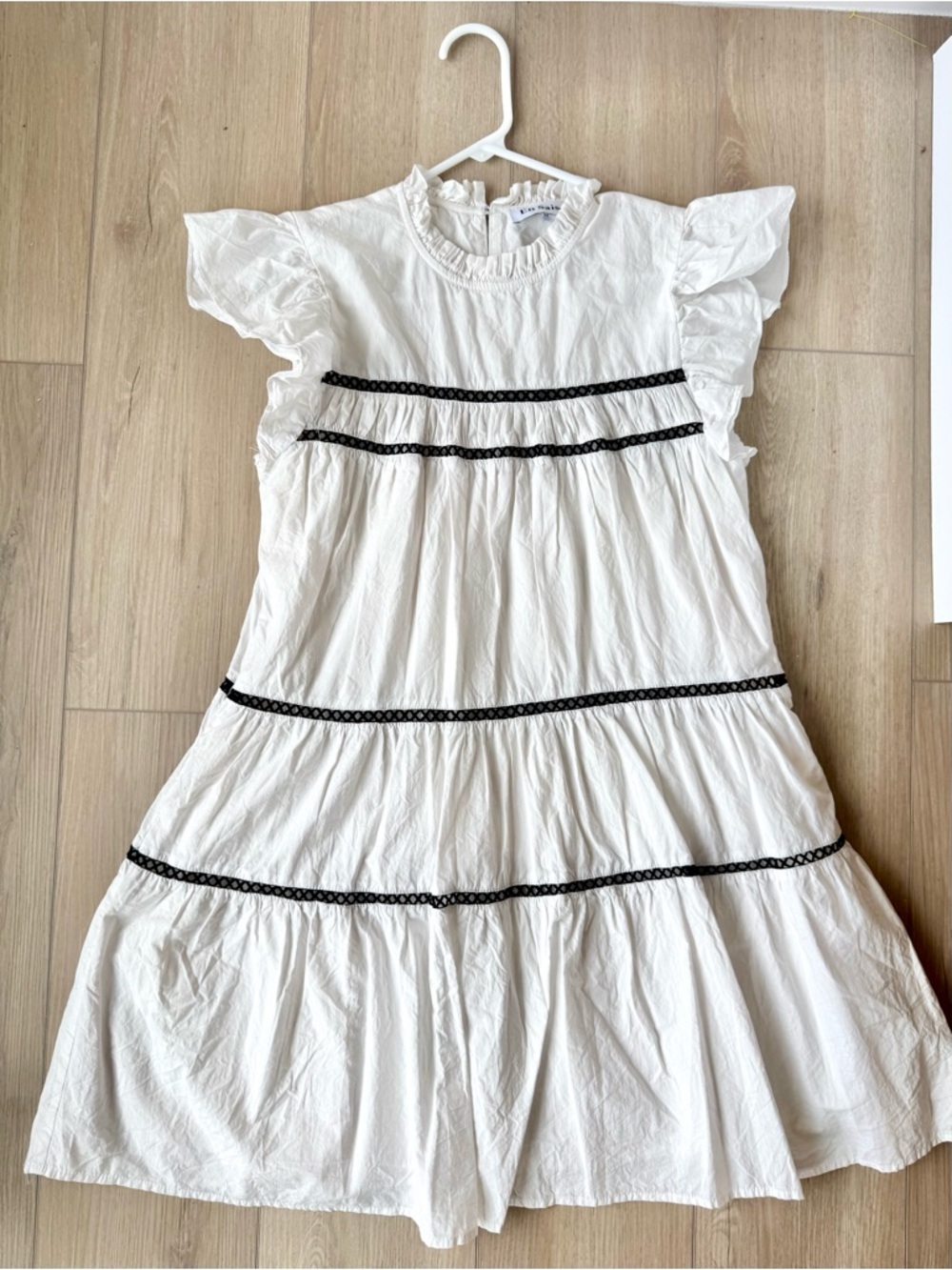 En Saison Aliza Babydoll Mini Dress White Ruffle Tiered M EUC Ruffle Sleeve - Picture 10 of 12